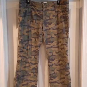 Old Navy Camo Pants in Green, Tan & Gray